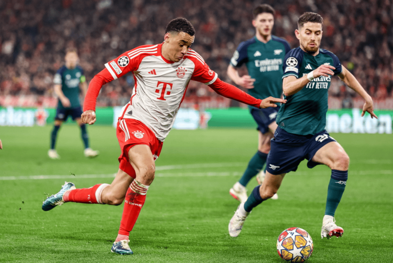 勇士队依然对安东尼·戴维斯交易保持兴趣，但具体方案尚不明朗